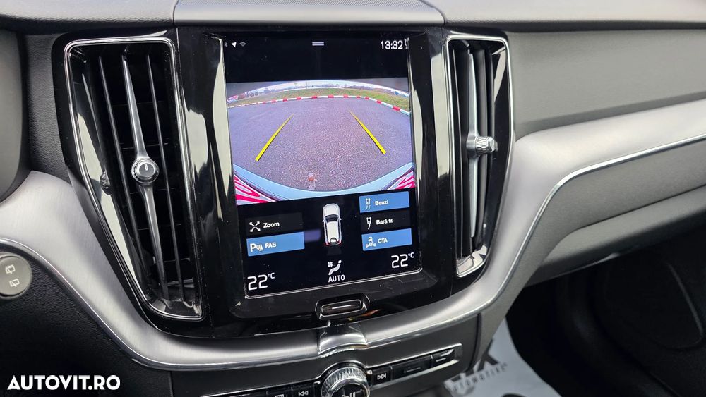 Volvo XC 60 B4 MHEV AT8 FWD Momentum Pro - 27