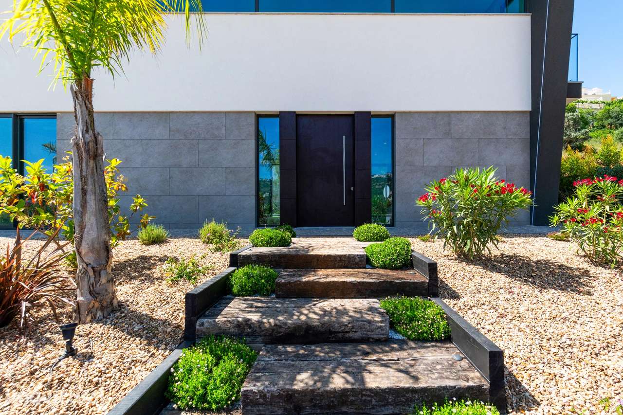 Moradia V4 nova e moderna com piscina e jacuzzi - Grande imagem: 4/51