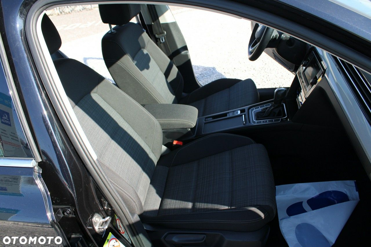 Volkswagen Passat - 14