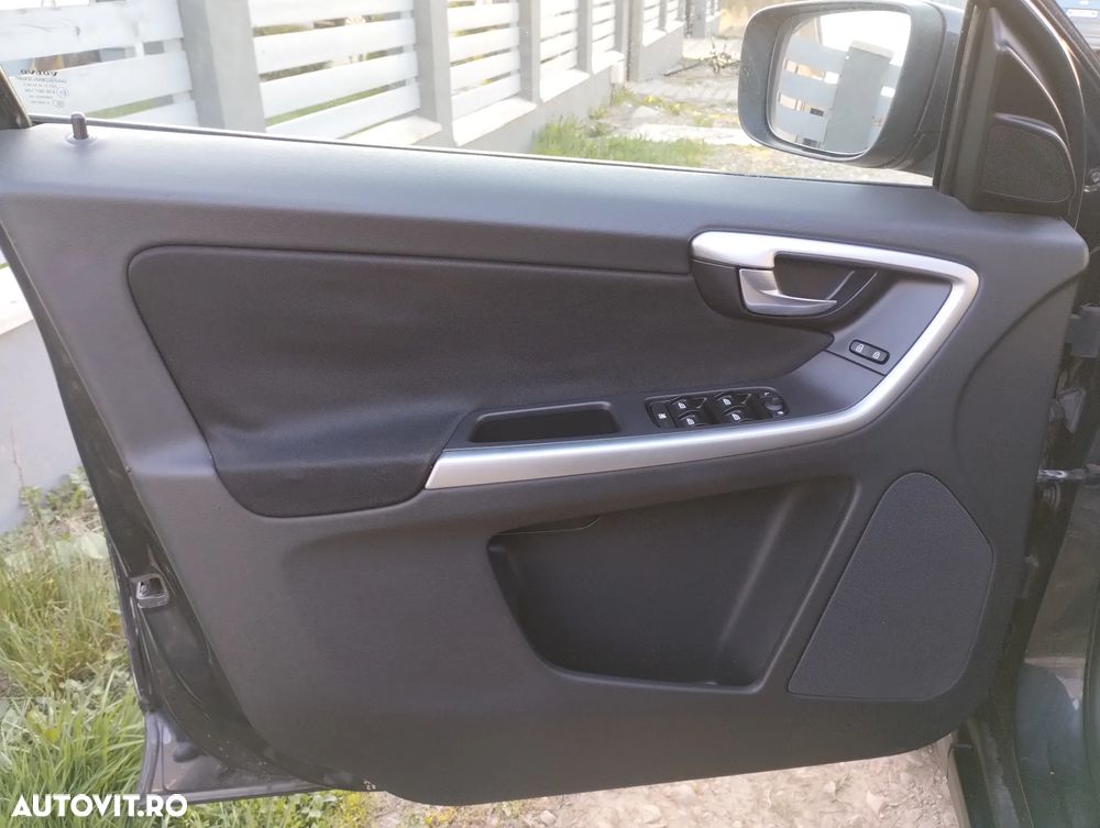 Volvo XC 60 2.4D AWD Aut. - 8