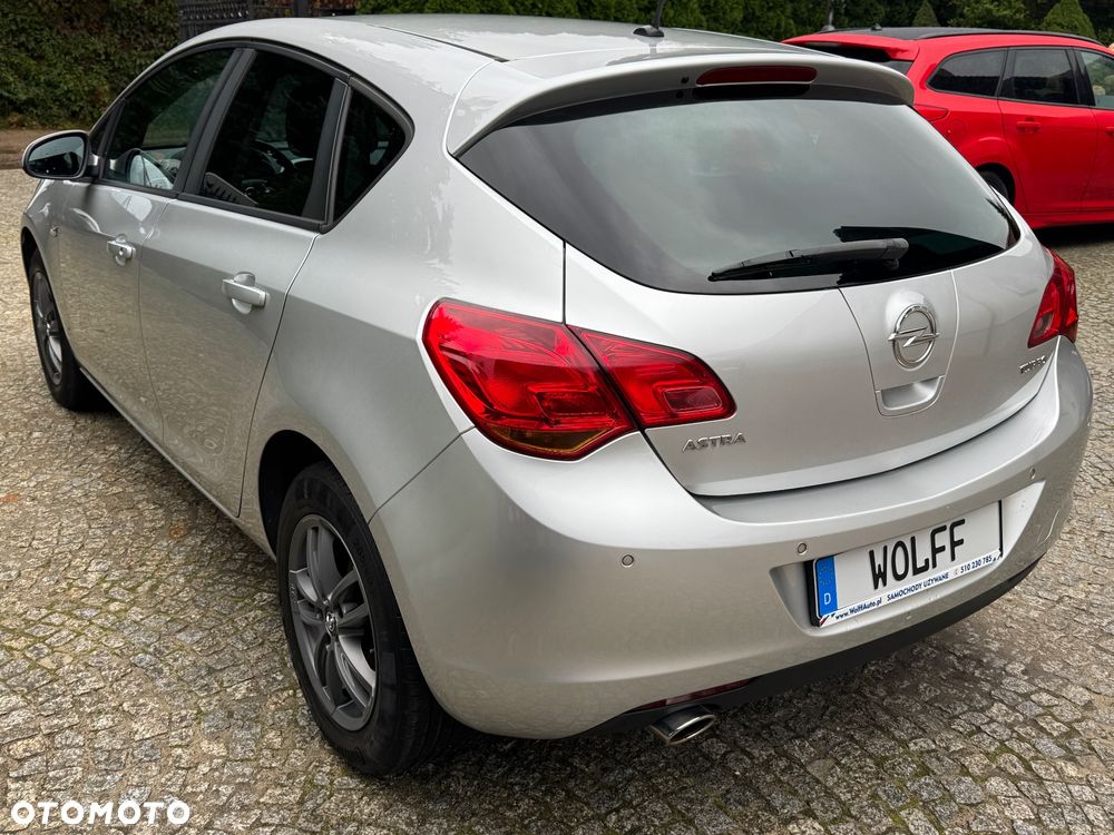 Opel Astra 1.4 Turbo Design Edition - 2