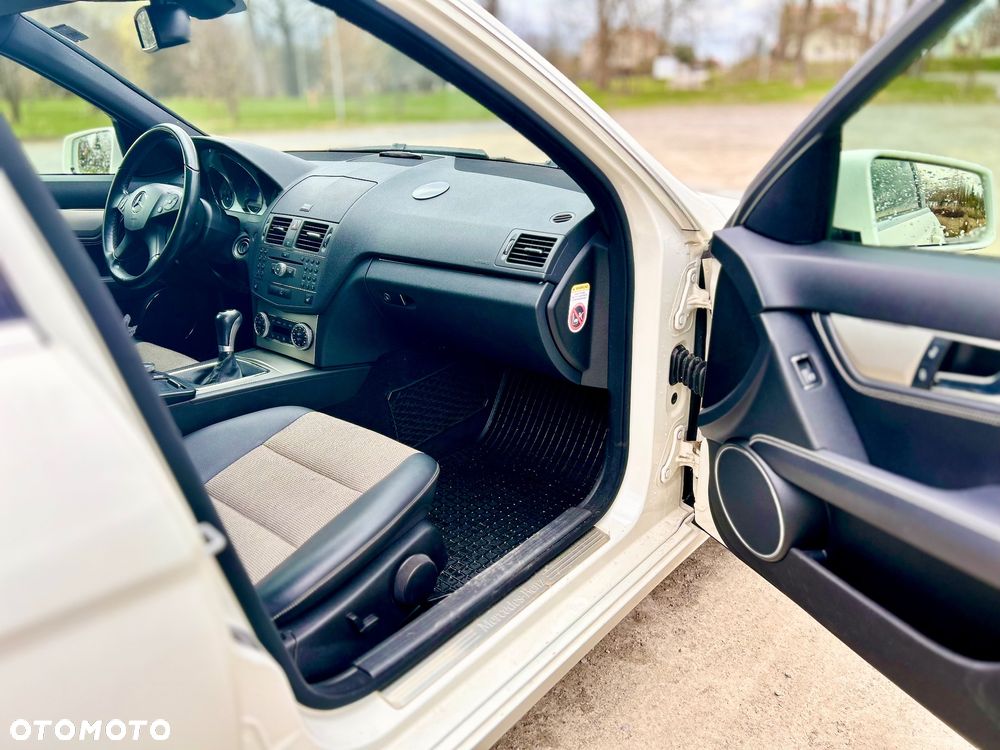 Mercedes-Benz Klasa C 180 Kompressor BlueEFFICIENCY Special Edition - 11