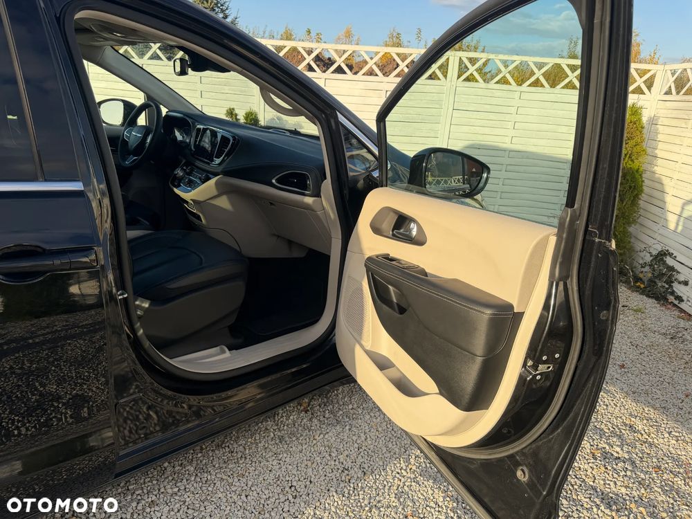Chrysler Pacifica - 35