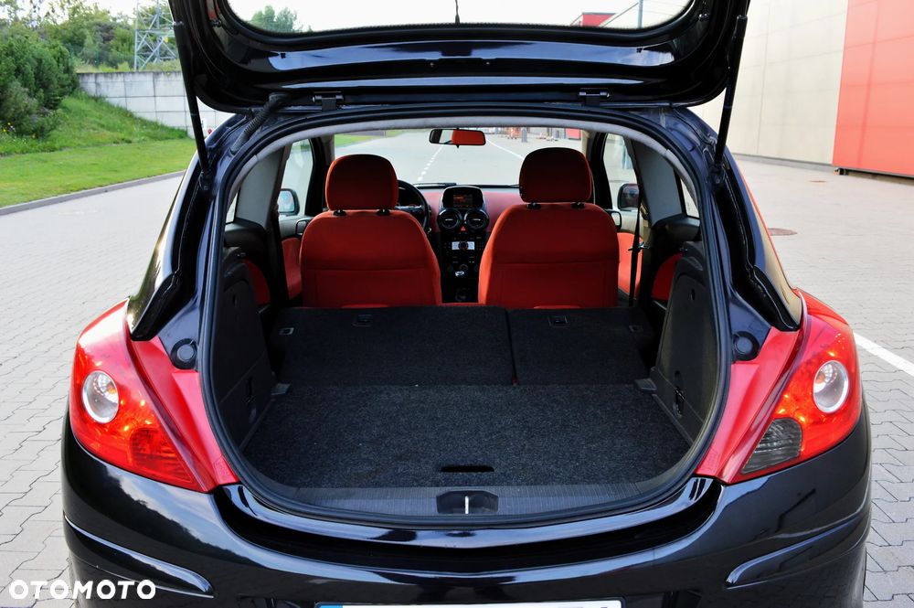 Opel Corsa 1.4 16V Cosmo - 32