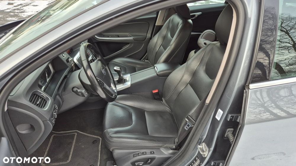 Volvo V60 D2 Summum - 18