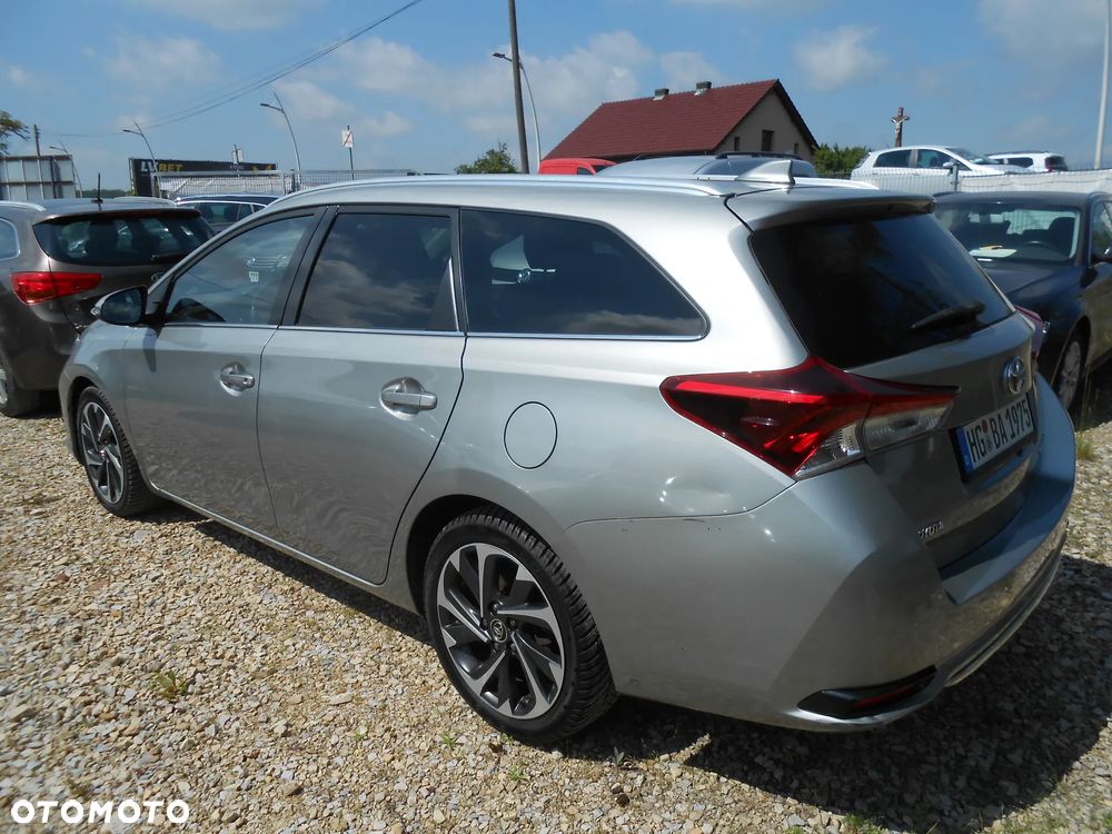 Toyota Auris 1.6 D-4D Executive - 6