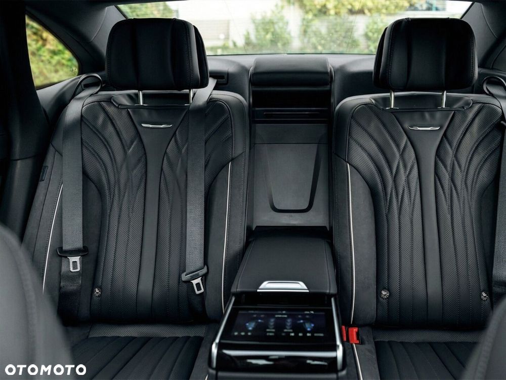 Hongqi H9 - 11