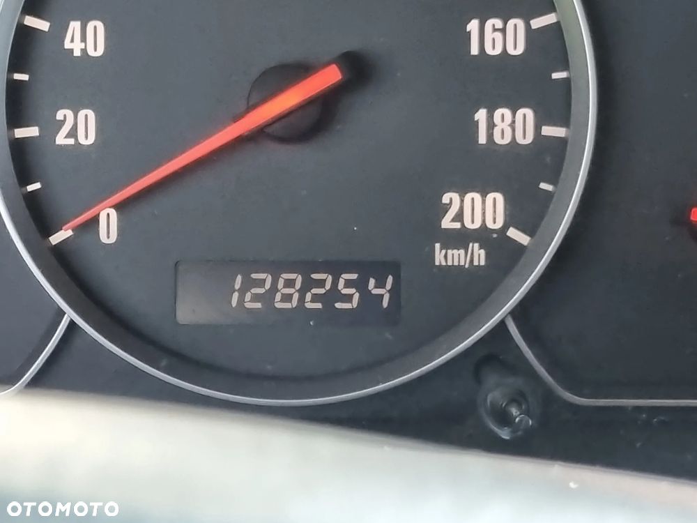 Suzuki Grand Vitara 1.6 Club - 16