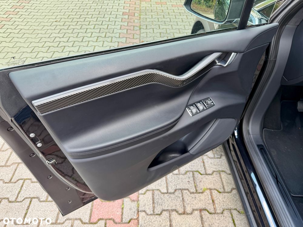 Tesla Model X - 27