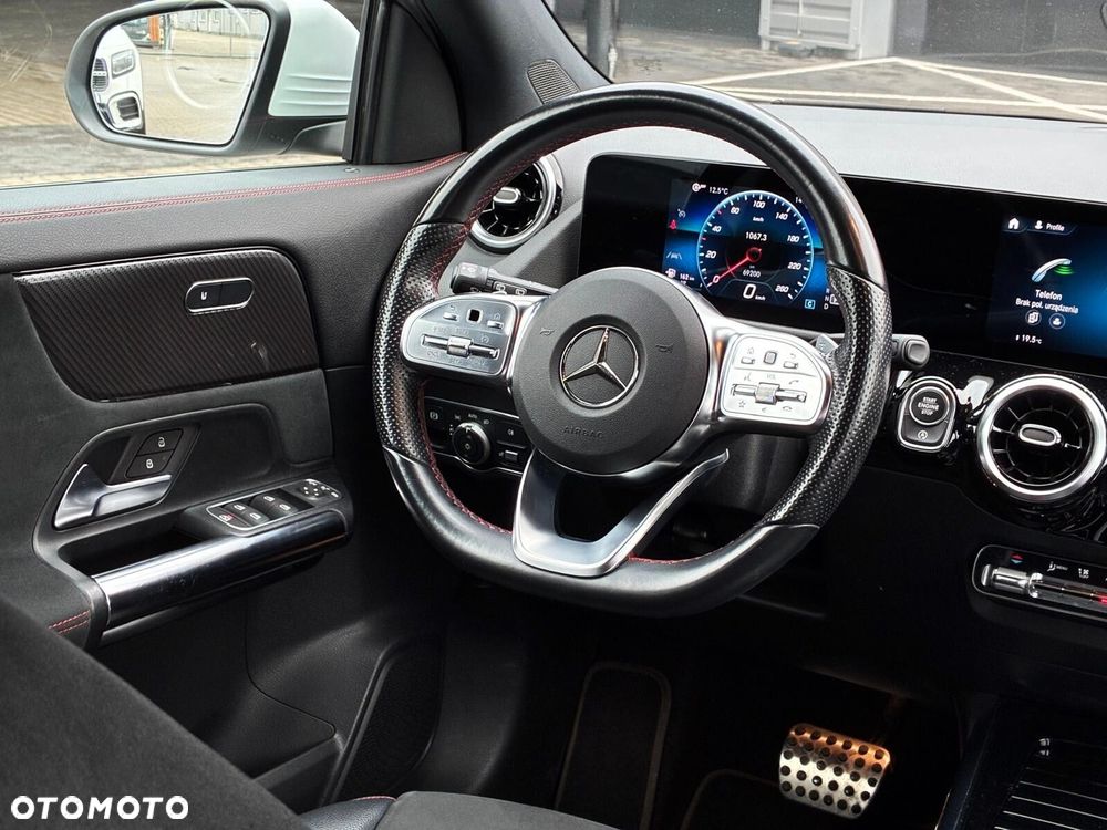 Mercedes-Benz GLA - 17