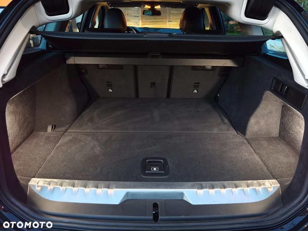 BMW Seria 3 330e Sport Line - 33