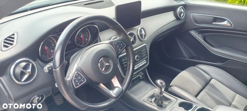 Mercedes-Benz CLA 200 - 8