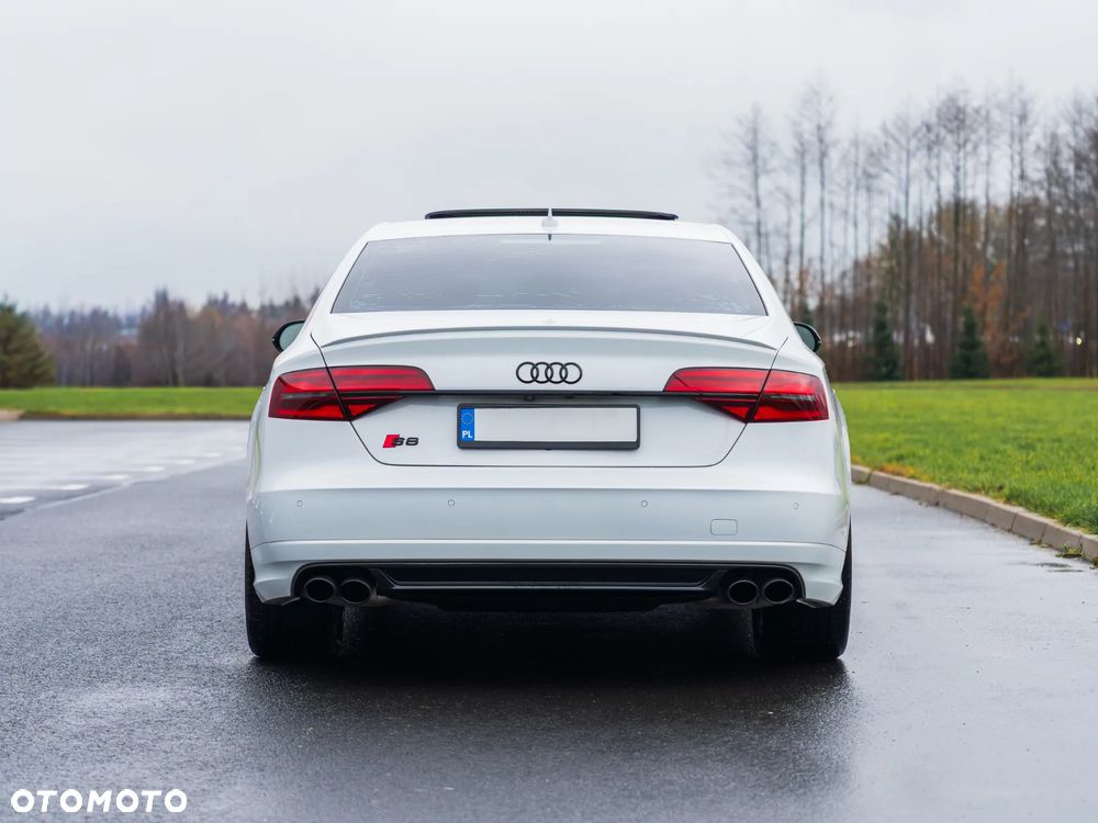 Audi S8 Plus - 7