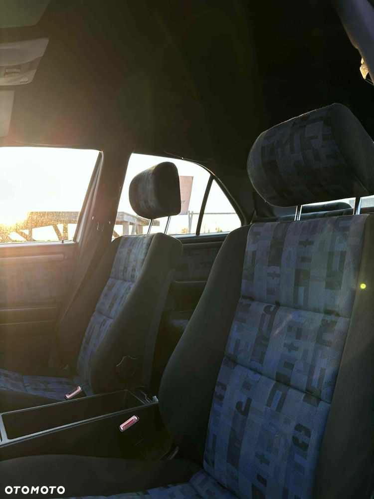 Mercedes-Benz Klasa C 180 T Esprit - 12