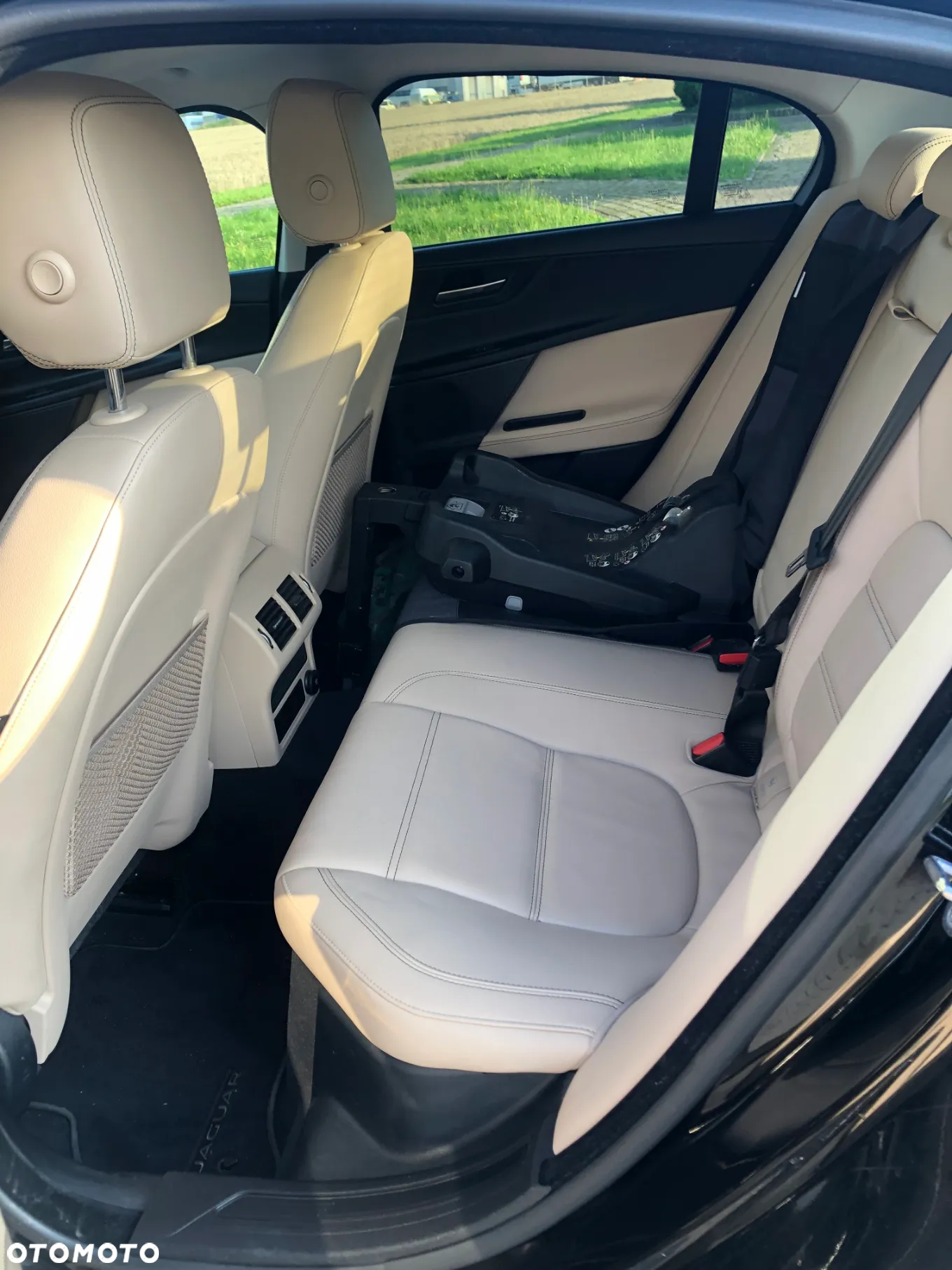 Jaguar XE 2.0 D AWD Prestige - 9