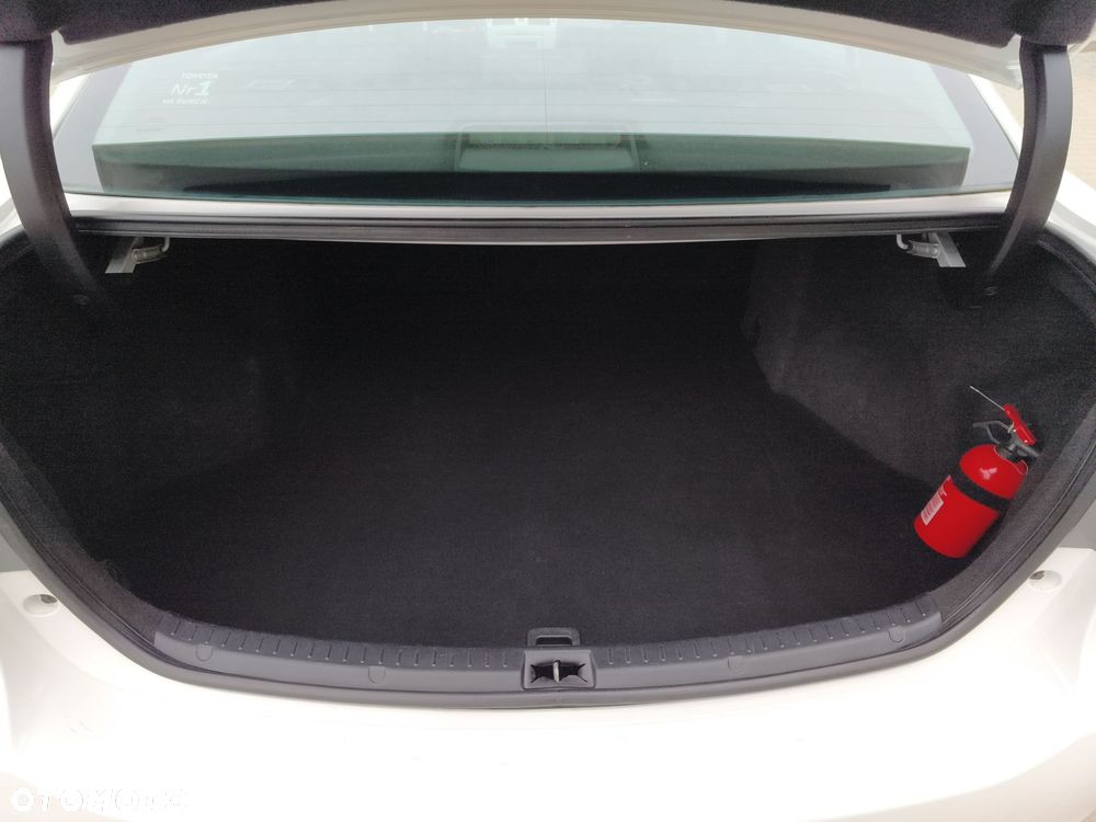 Toyota Avensis 1.8 Active - 13