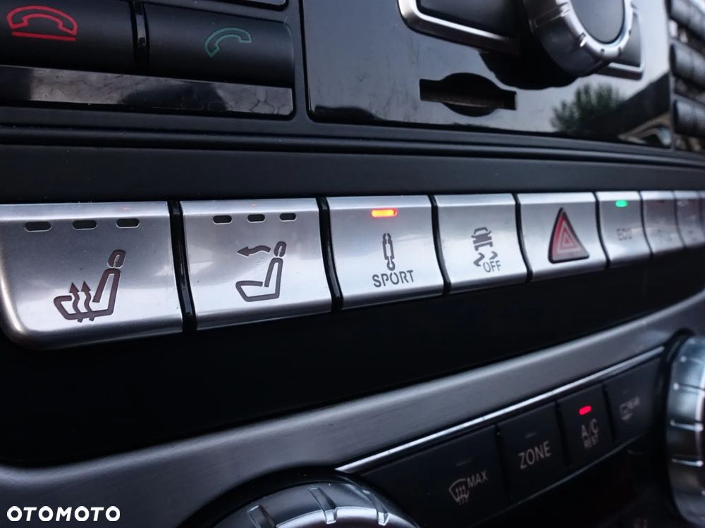 Mercedes-Benz SLK 350 (BlueEFFICIENCY) 7G-TRONIC - 22