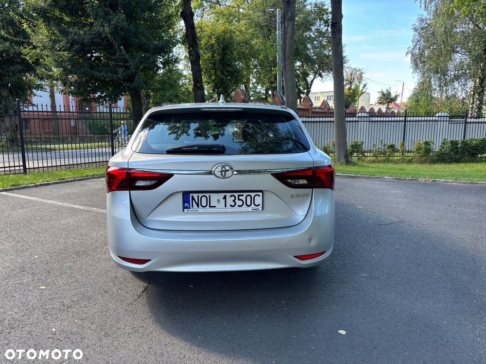 Toyota Avensis 2.0 D-4D Premium - 5