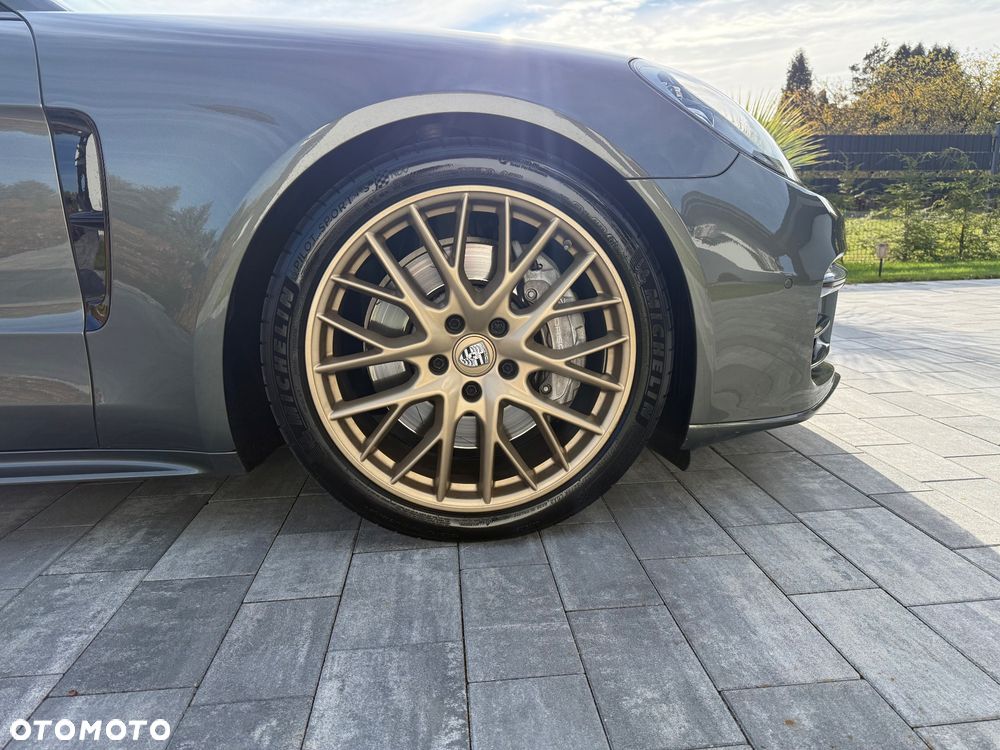 Porsche Panamera 4 Platinum Edition - 13