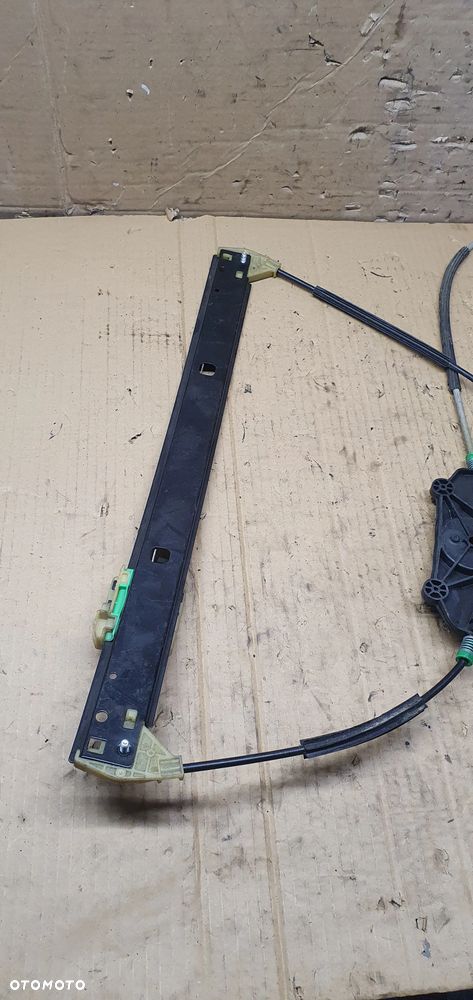 Mechanizm podnośnik szyby prawy przód Audi Q5 8R0837462G - 2