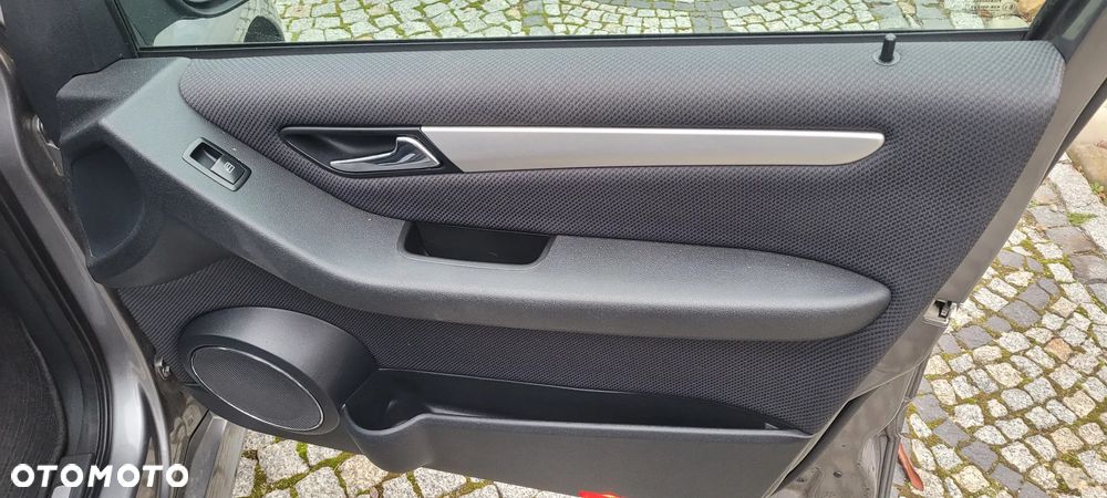 Mercedes-Benz Klasa B 180 CDI EU5 - 26