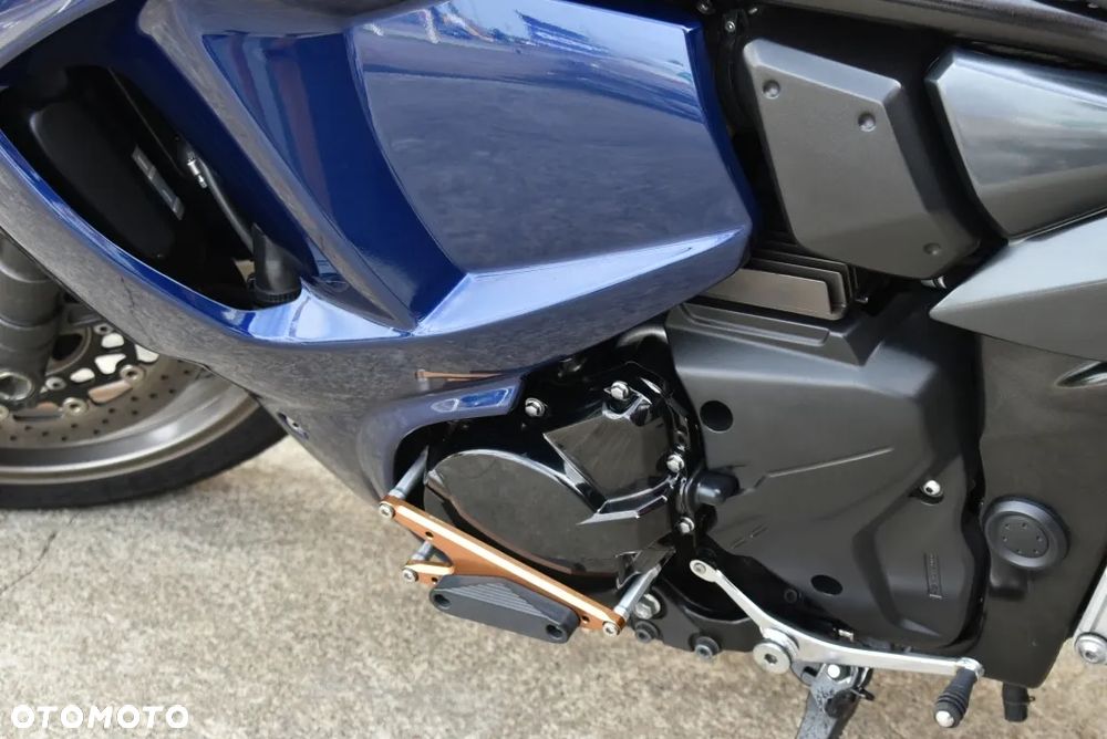 Suzuki GSX - 19