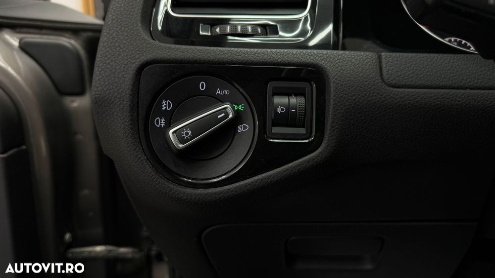 Volkswagen Golf - 25