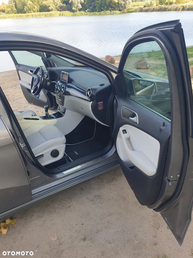 Mercedes-Benz Klasa B 180 CDI (BlueEFFICIENCY) - 9