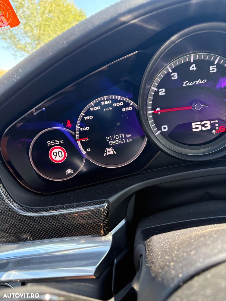 Porsche Panamera Turbo Sport Turismo - 10