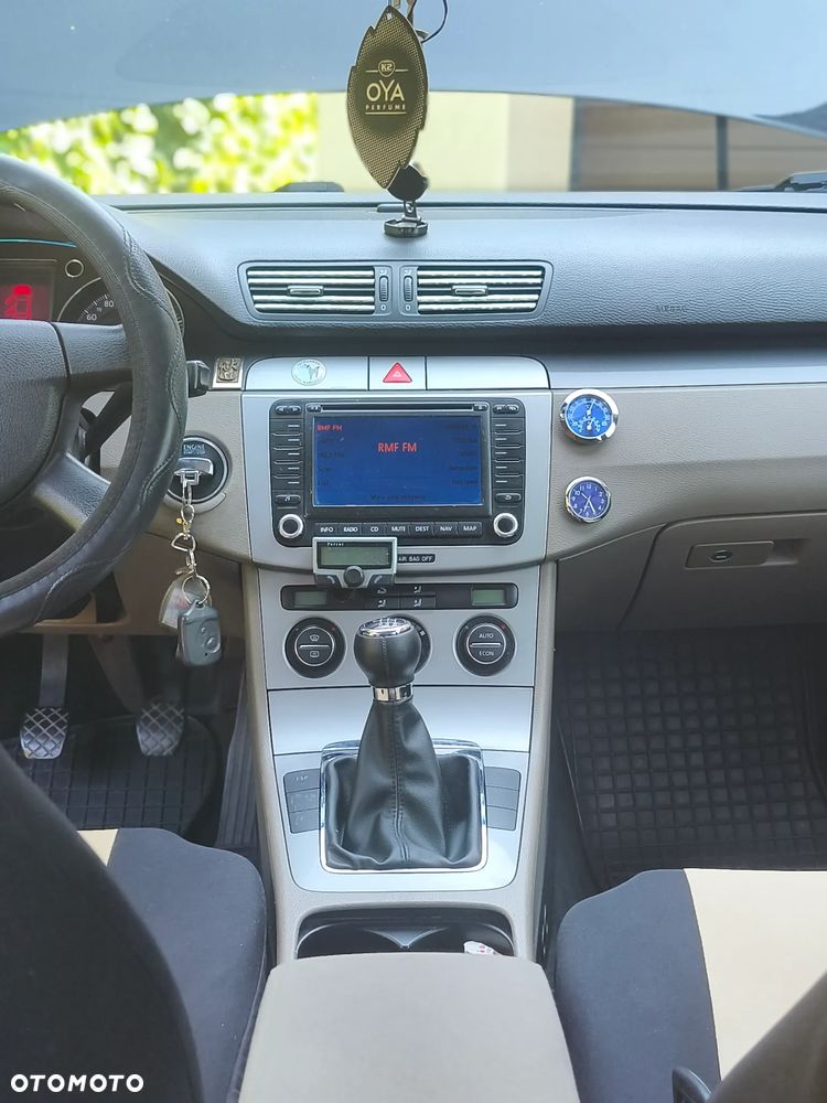 Volkswagen Passat 2.0 TDI Comfortline - 6