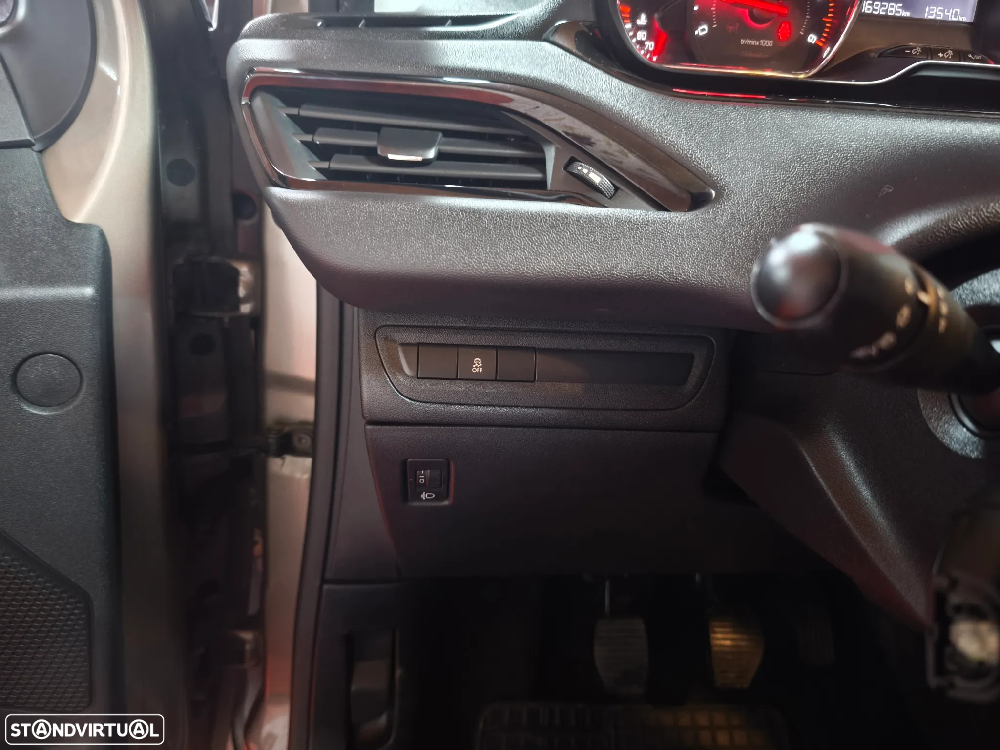 Peugeot 208 1.6 e-HDi Active - 17