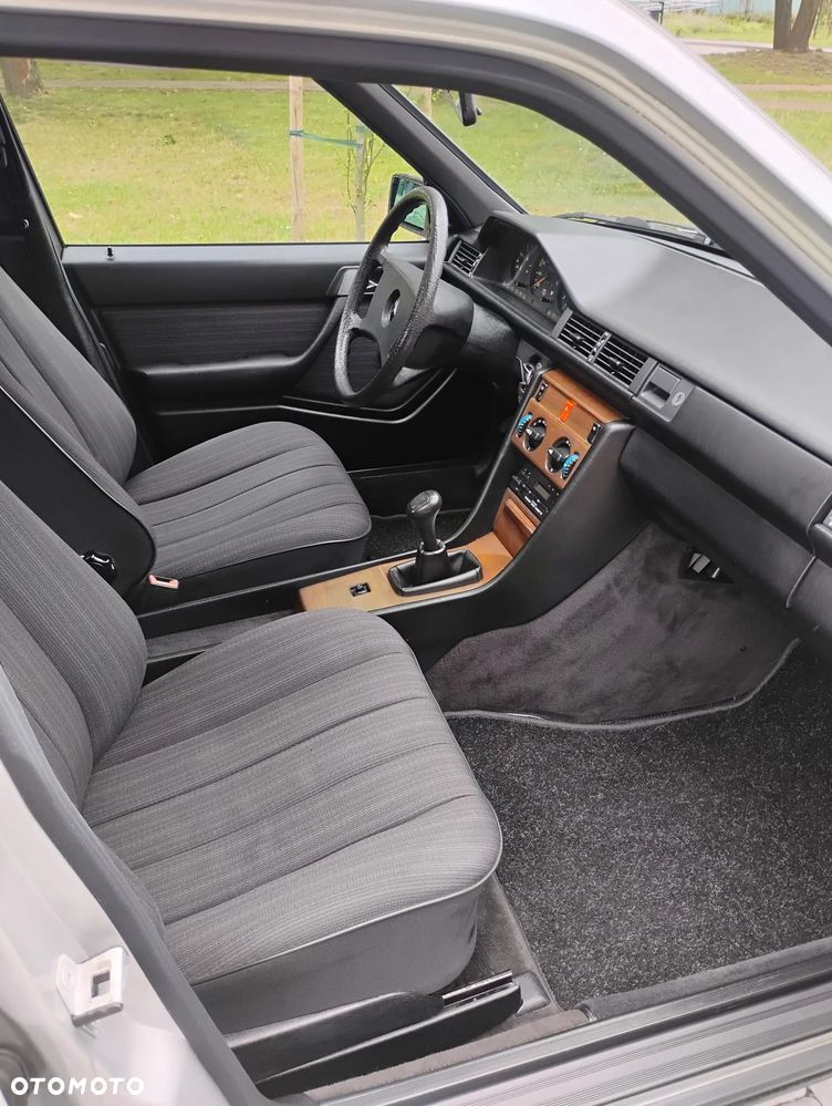 Mercedes-Benz W124 (1984-1993) - 15
