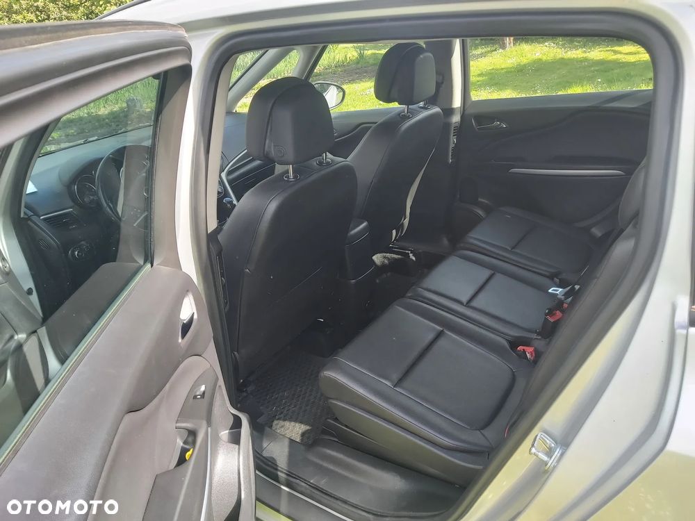 Opel Zafira - 10