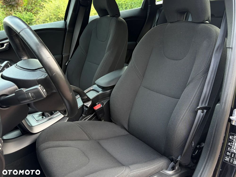 Volvo V40 T2 Momentum - 25