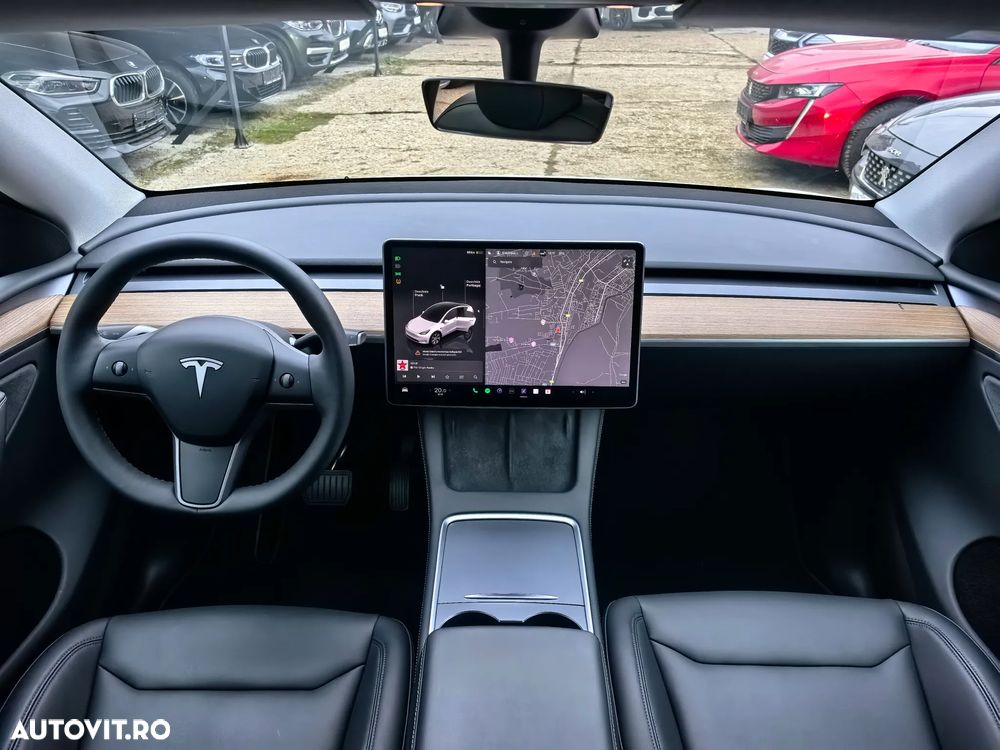 Tesla Model Y - 6