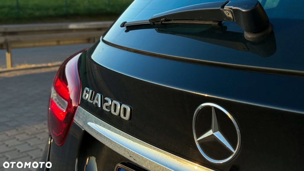 Mercedes-Benz GLA 200 7G-DCT - 14