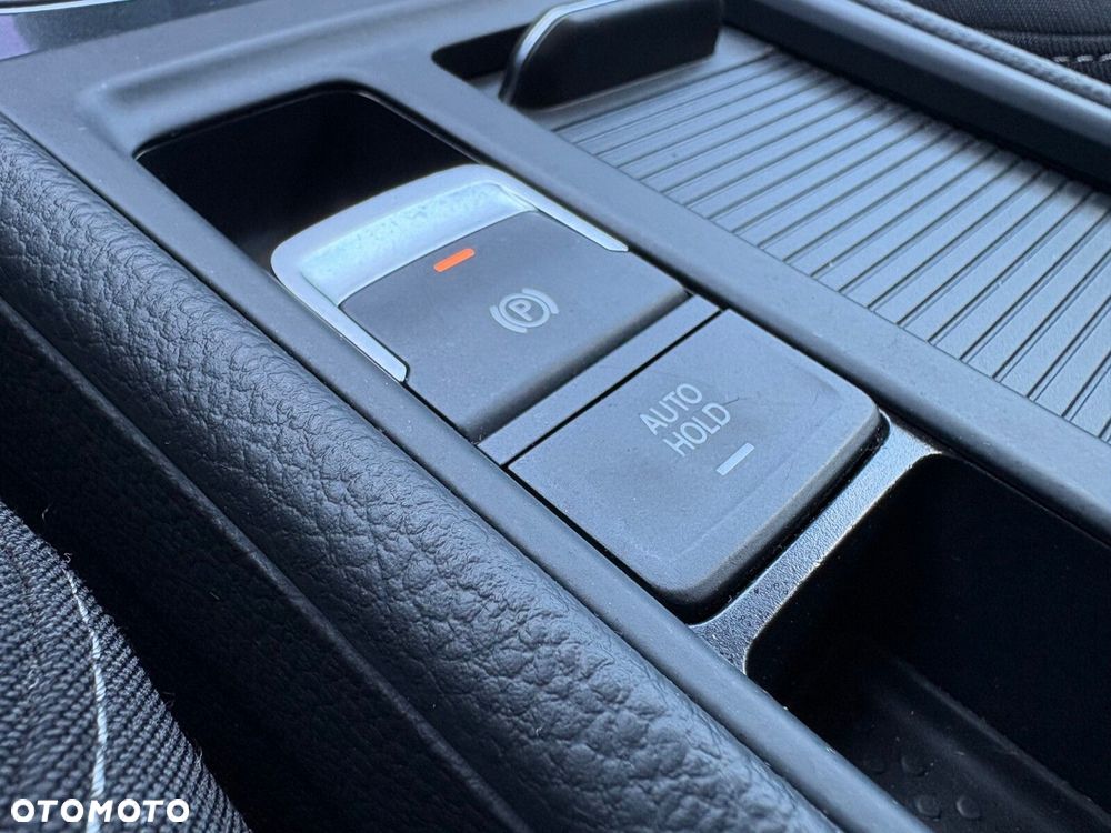 Volkswagen Golf - 24
