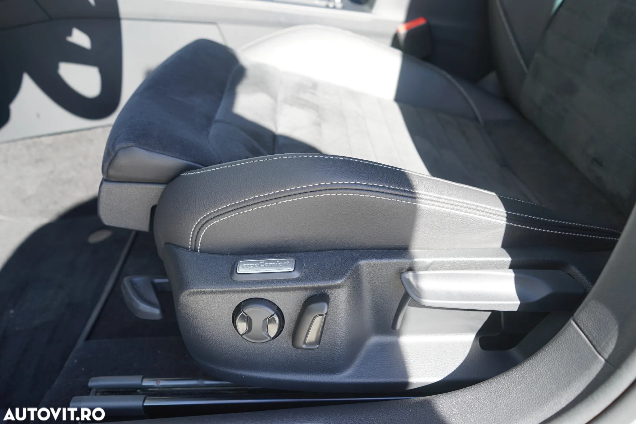 Volkswagen Passat Variant 2.0 TDI DSG Highline - 12