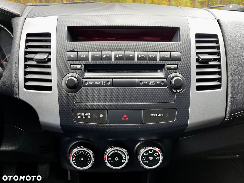 Mitsubishi Outlander 2.0 DI-D 4WD Invite - 33