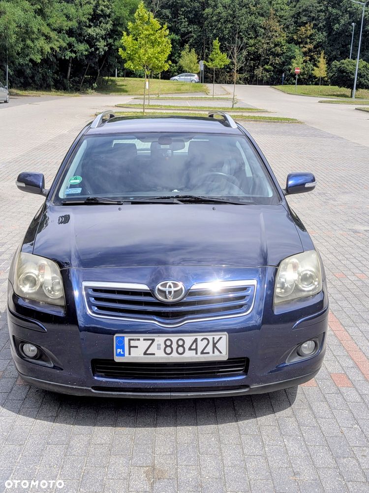 Toyota Avensis - 2