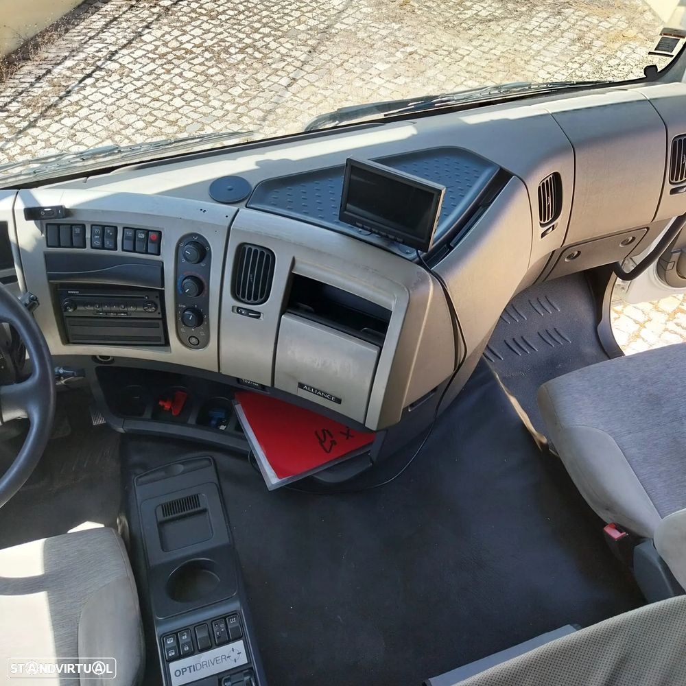 Renault TRUCKS PREMIUM 370 DXI - 17