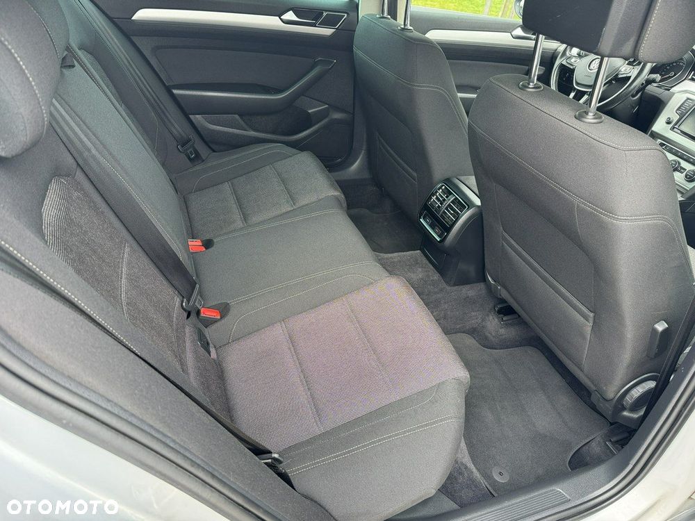 Volkswagen Passat - 26