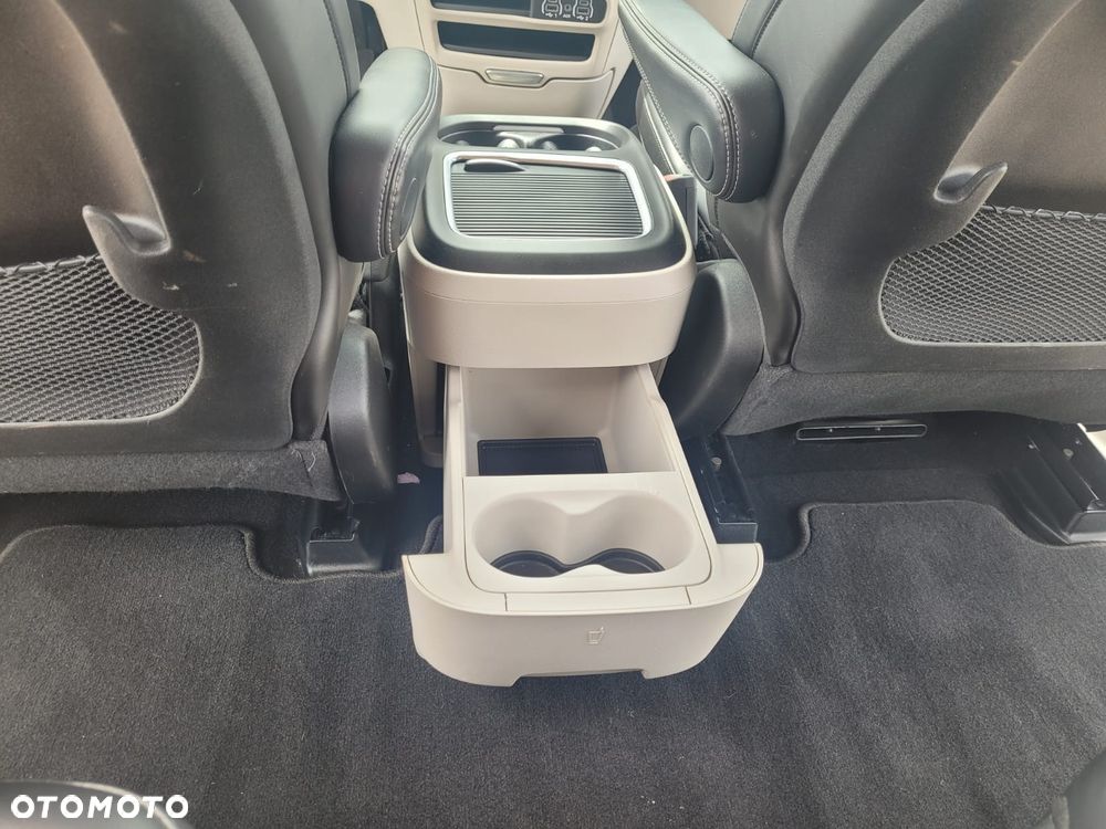 Chrysler Pacifica - 31