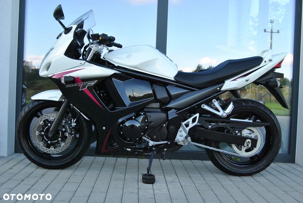 Suzuki GSX - 3