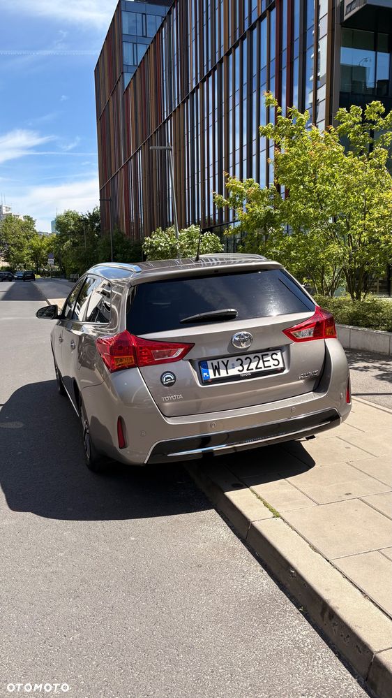 Toyota Auris 1.6 Premium Comfort - 2