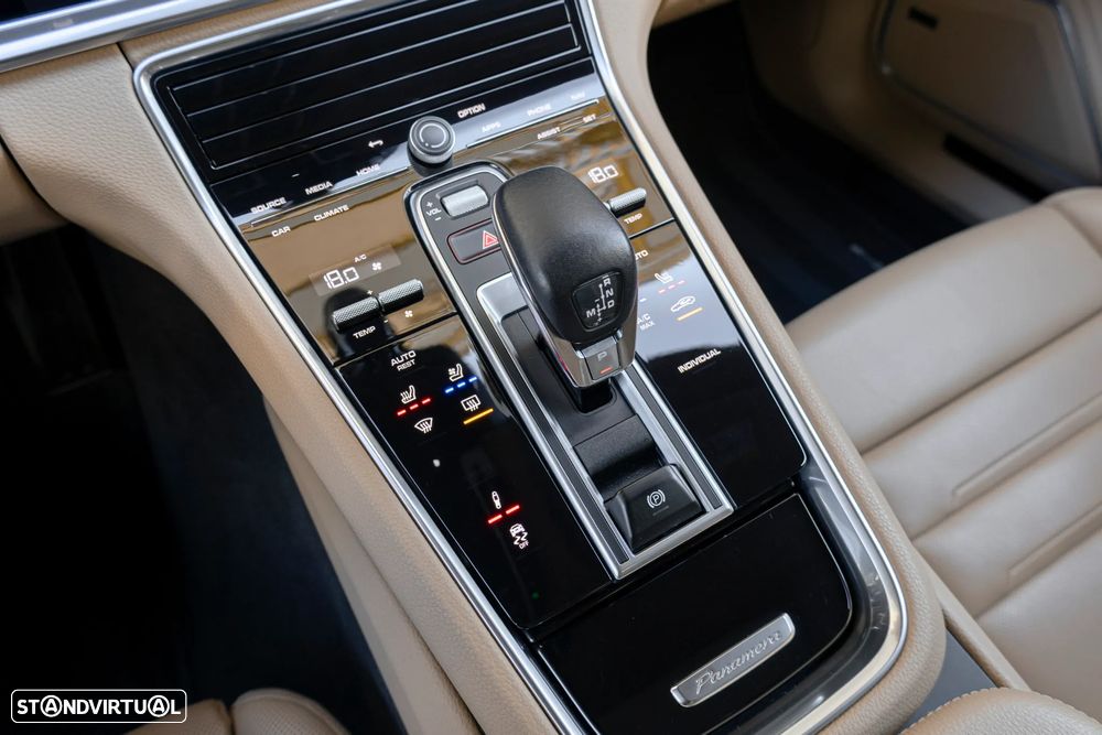 Porsche Panamera Sport Turismo 4 E-Hybrid Platinum Edition - 34