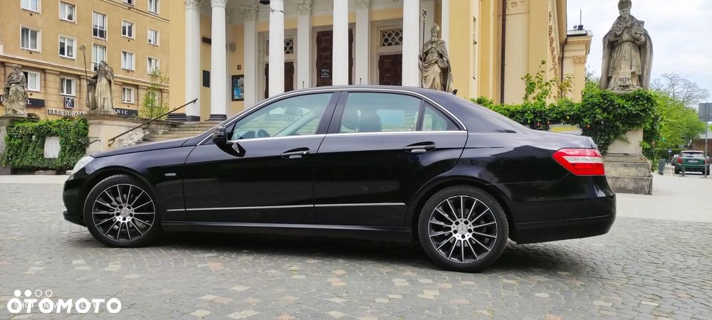 Mercedes-Benz Klasa E 220 CDI BlueEff Avantgarde - 3