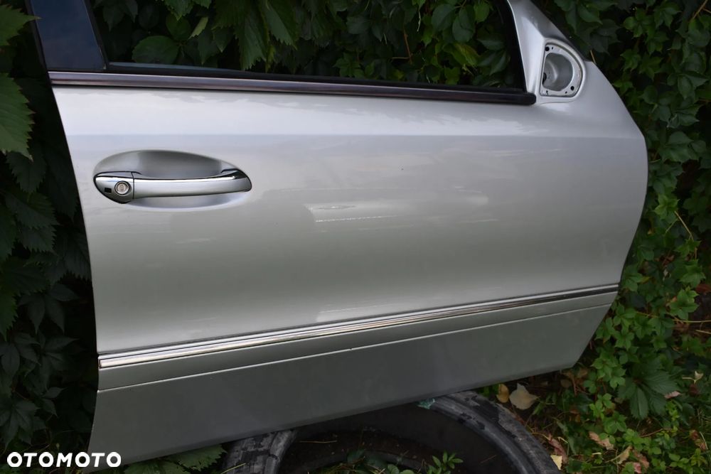 MERCEDES W211 DRZWI PRZEDNIE PRZÓD PRAWE 744 IGŁA - 2