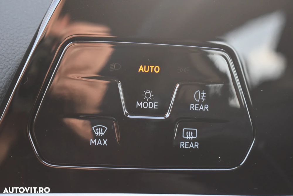 Volkswagen Golf 1.5 eTSI DSG MHEV Life - 34