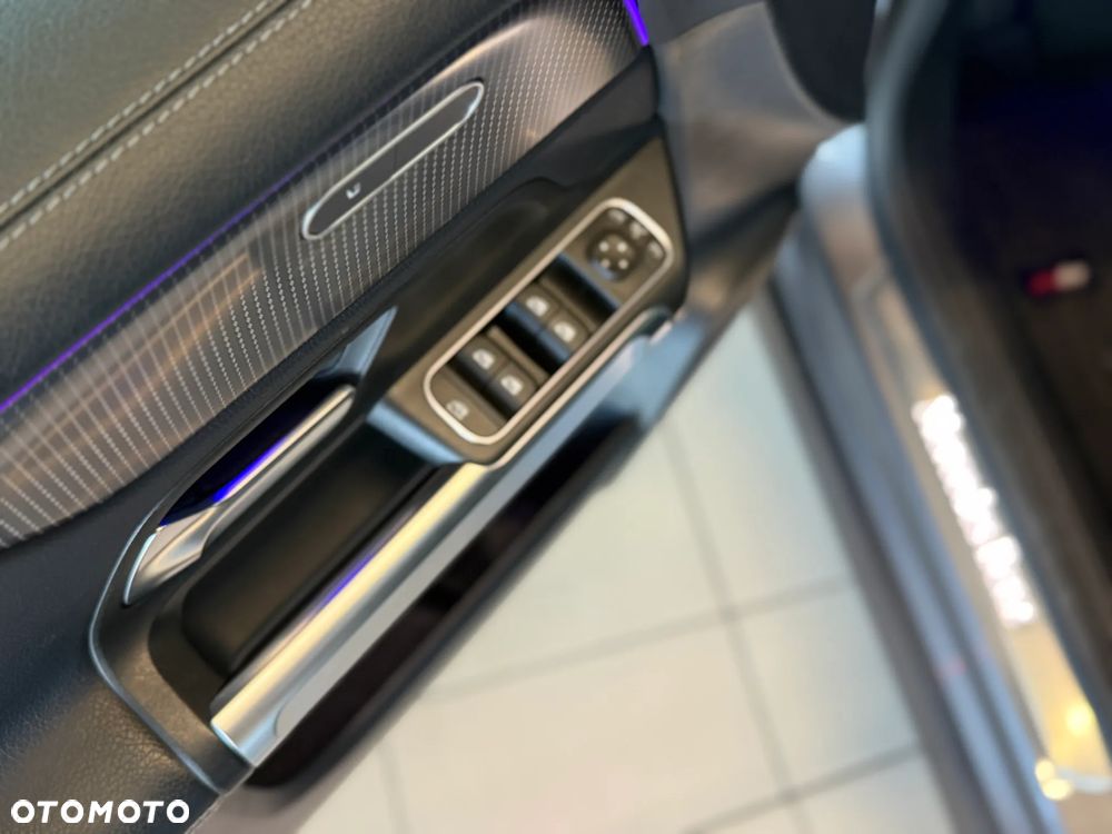 Mercedes-Benz GLB 250 4-Matic AMG Line 8G-DCT - 8